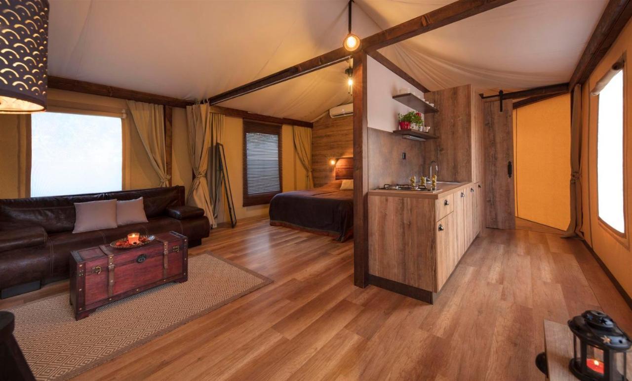 Glamping Tents And Mobile Homes Trasorka Veli Losinj Exterior photo
