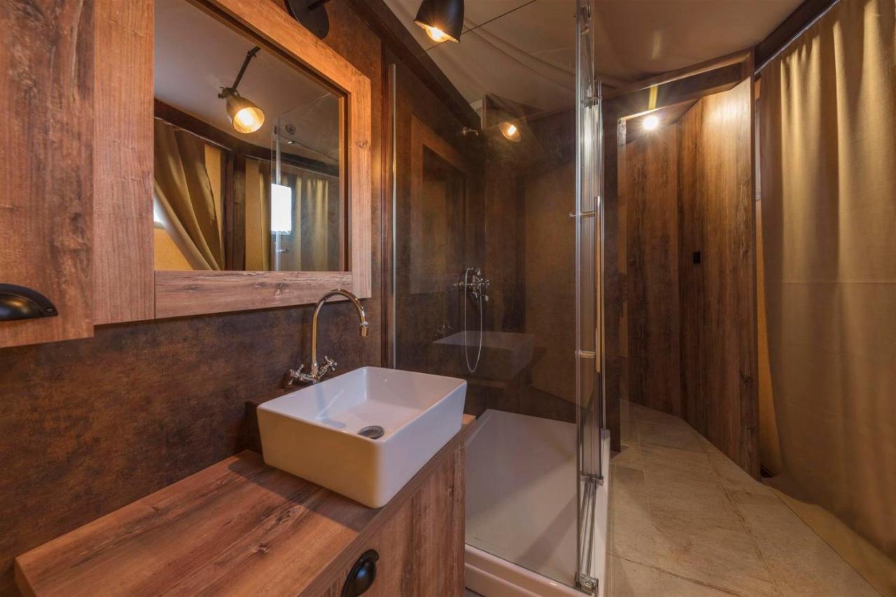 Glamping Tents And Mobile Homes Trasorka Veli Losinj Exterior photo