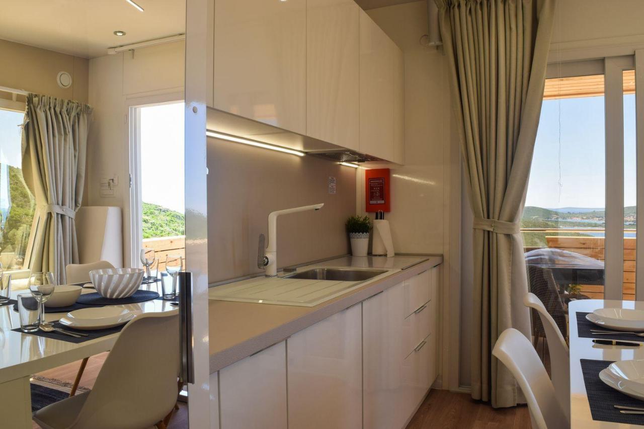 Glamping Tents And Mobile Homes Trasorka Veli Losinj Exterior photo