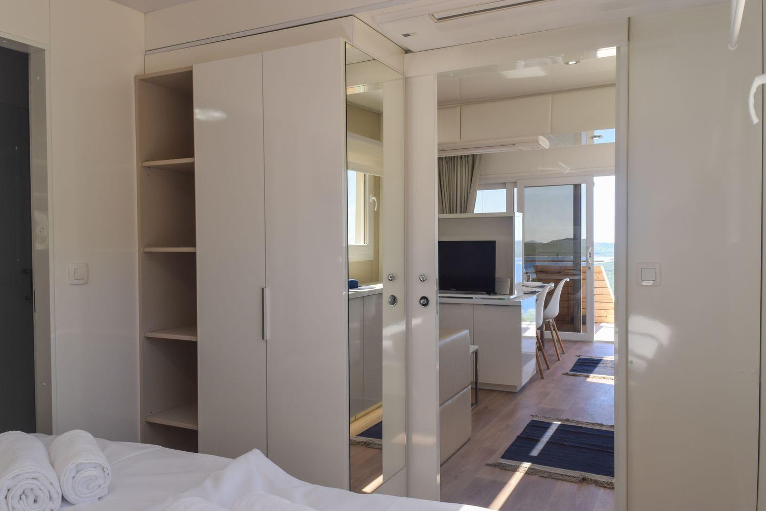Glamping Tents And Mobile Homes Trasorka Veli Losinj Room photo