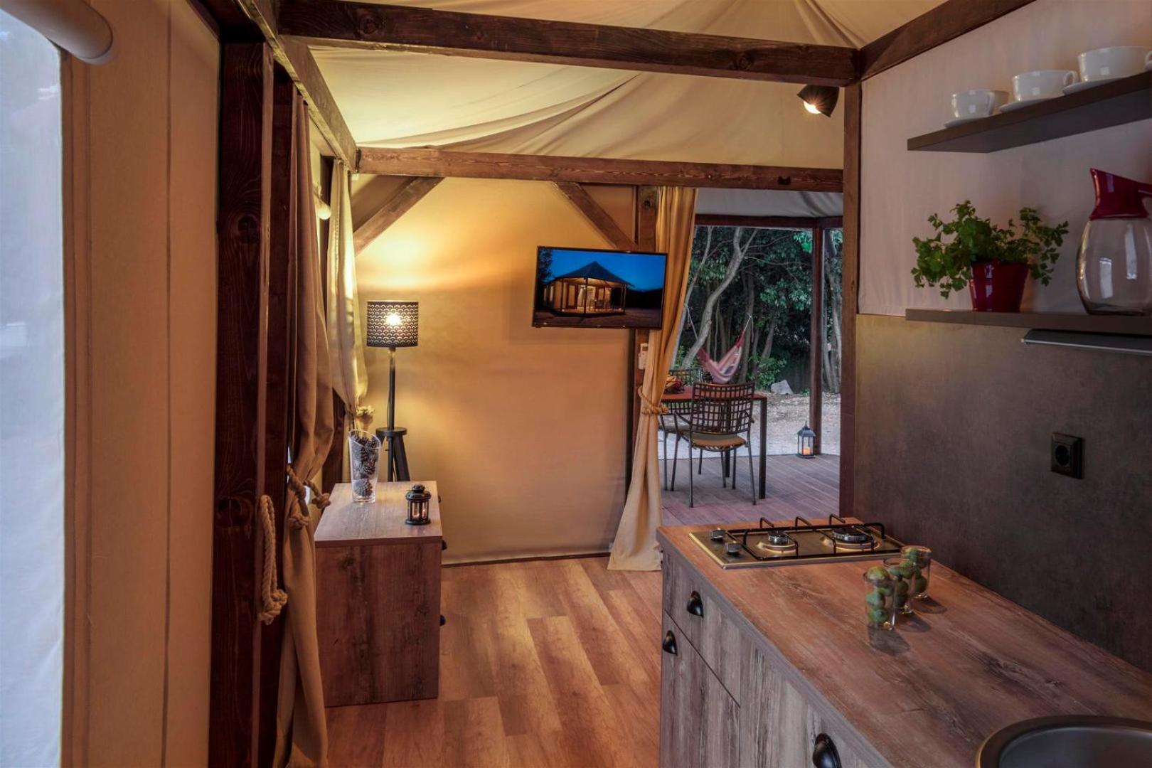 Glamping Tents And Mobile Homes Trasorka Veli Losinj Room photo