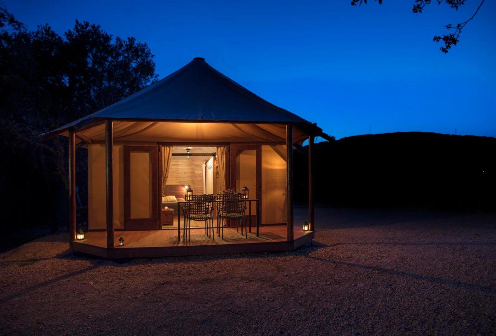 Glamping Tents And Mobile Homes Trasorka Veli Losinj Room photo