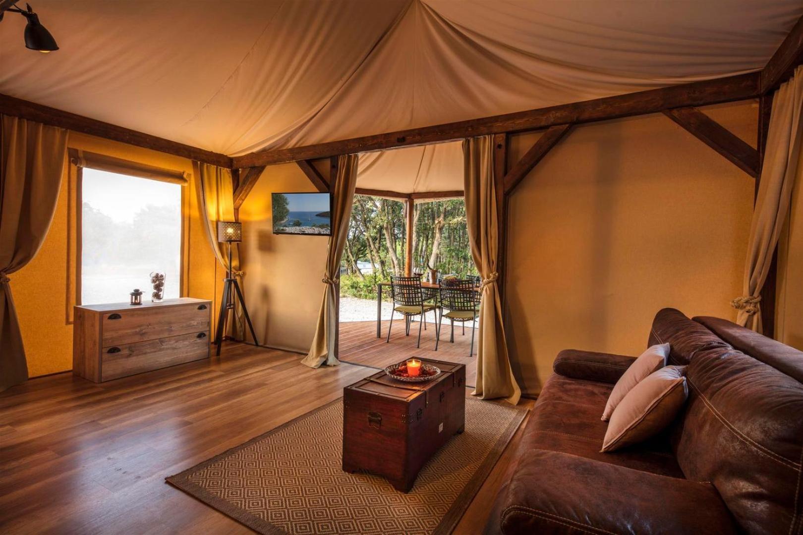 Glamping Tents And Mobile Homes Trasorka Veli Losinj Room photo