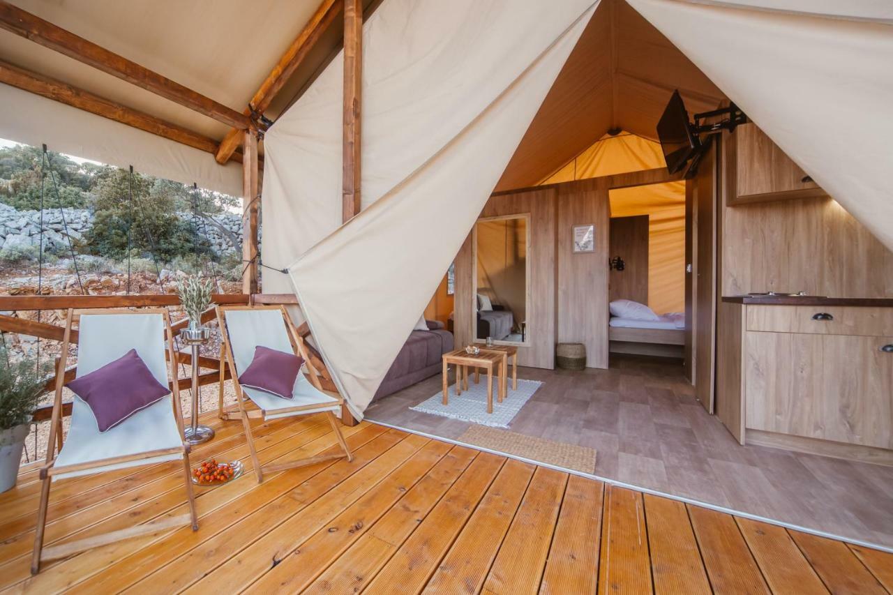 Glamping Tents And Mobile Homes Trasorka Veli Losinj Exterior photo