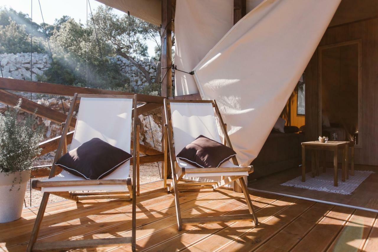 Glamping Tents And Mobile Homes Trasorka Veli Losinj Exterior photo