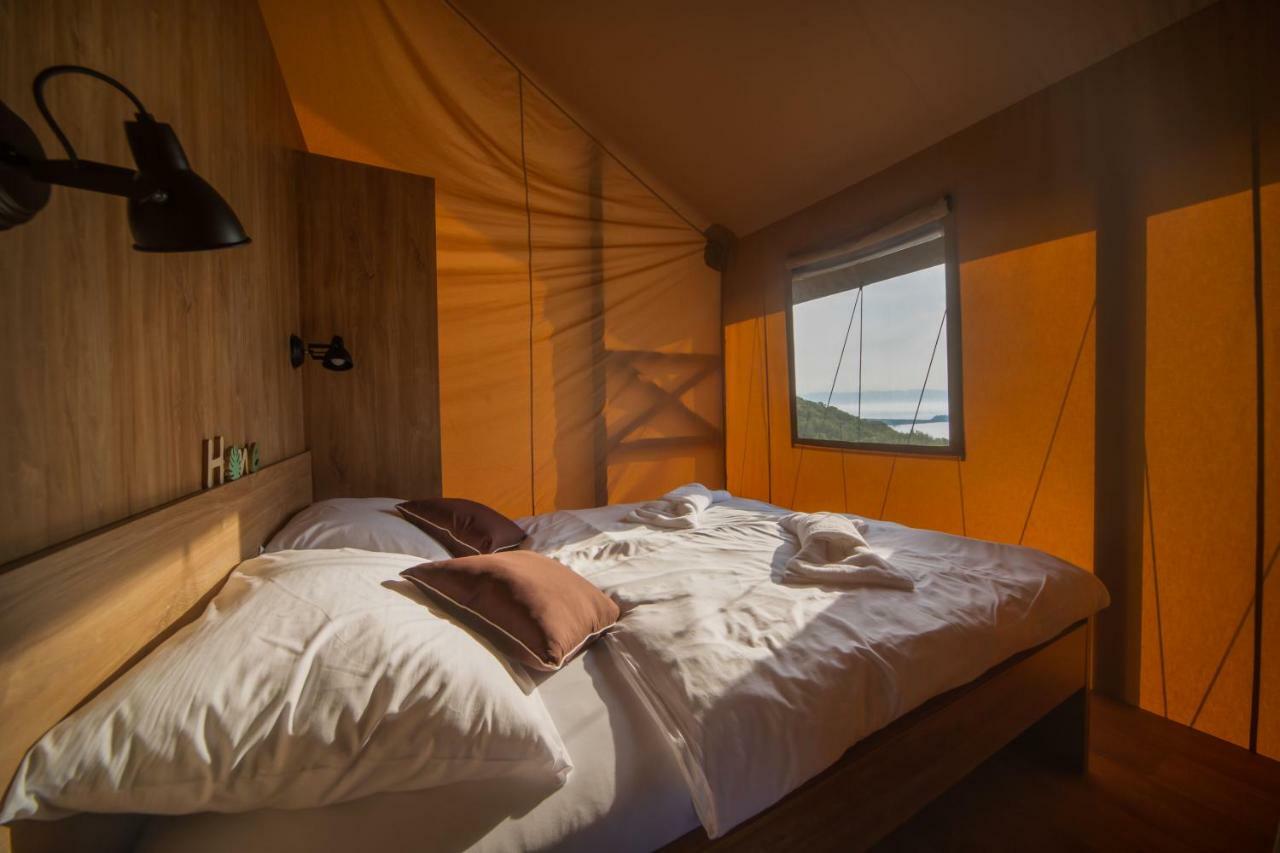 Glamping Tents And Mobile Homes Trasorka Veli Losinj Exterior photo