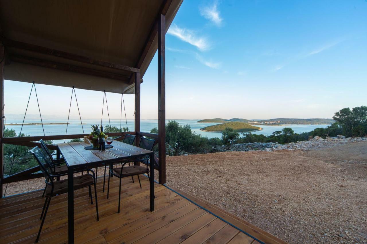 Glamping Tents And Mobile Homes Trasorka Veli Losinj Exterior photo