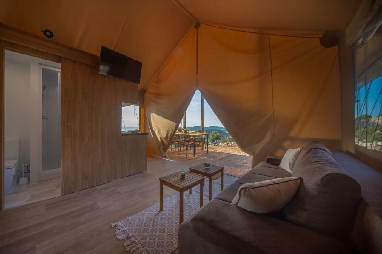 Glamping Tents And Mobile Homes Trasorka Veli Losinj Exterior photo