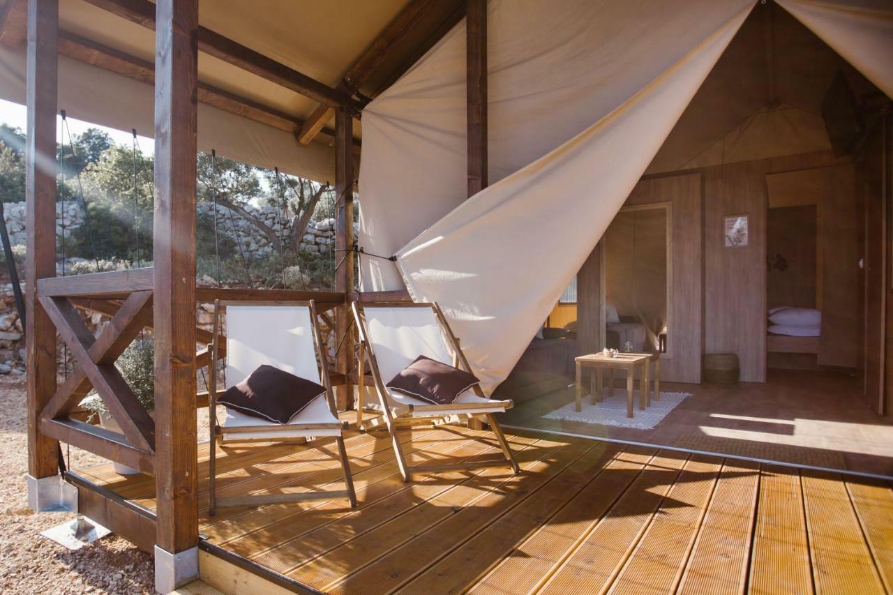 Glamping Tents And Mobile Homes Trasorka Veli Losinj Exterior photo