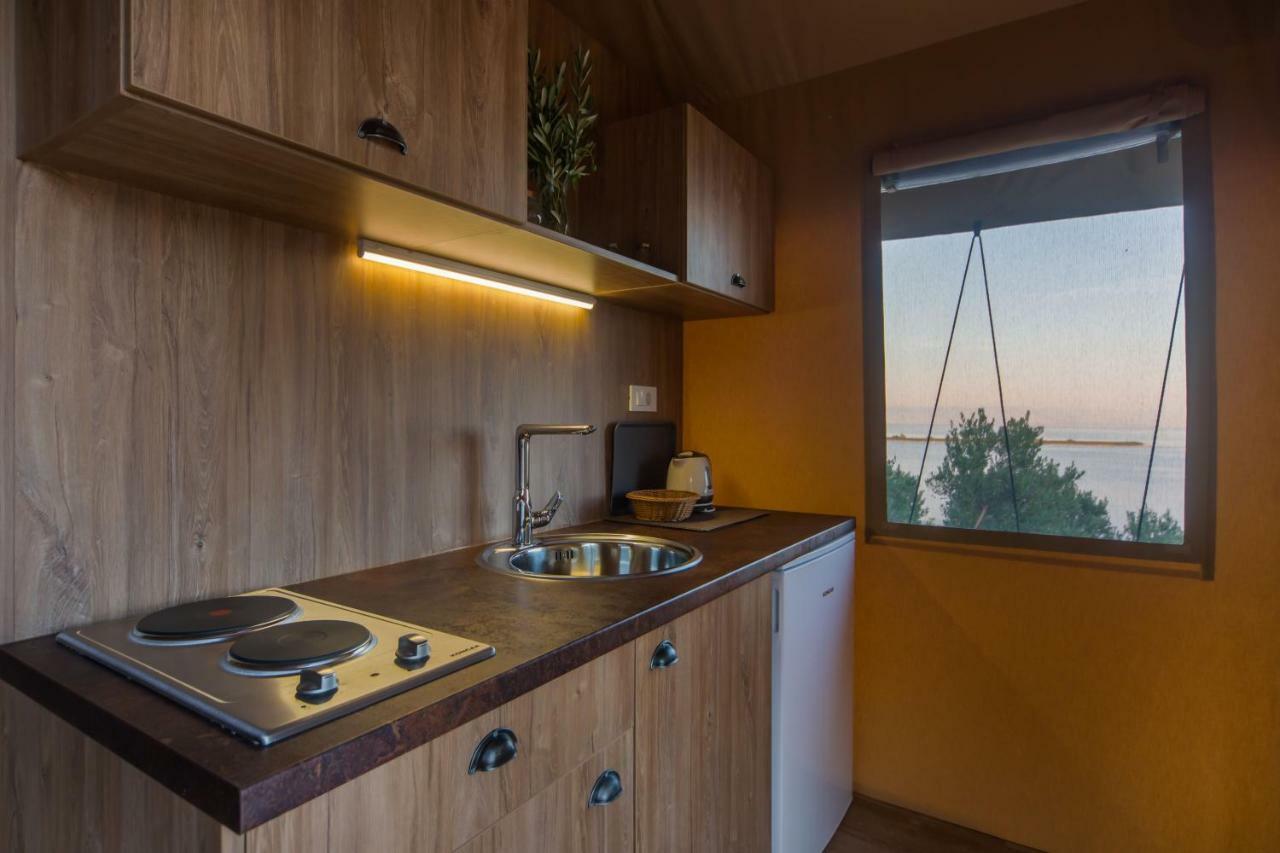 Glamping Tents And Mobile Homes Trasorka Veli Losinj Exterior photo