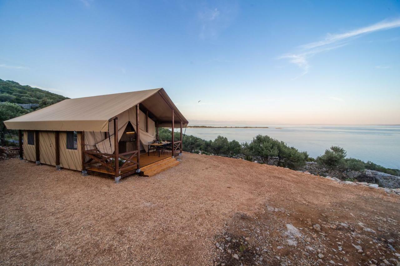 Glamping Tents And Mobile Homes Trasorka Veli Losinj Exterior photo