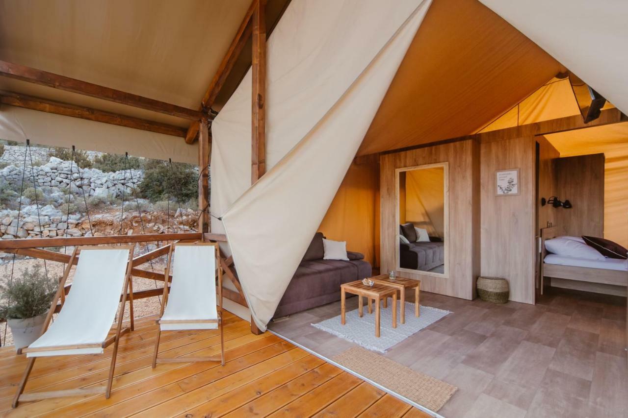 Glamping Tents And Mobile Homes Trasorka Veli Losinj Exterior photo