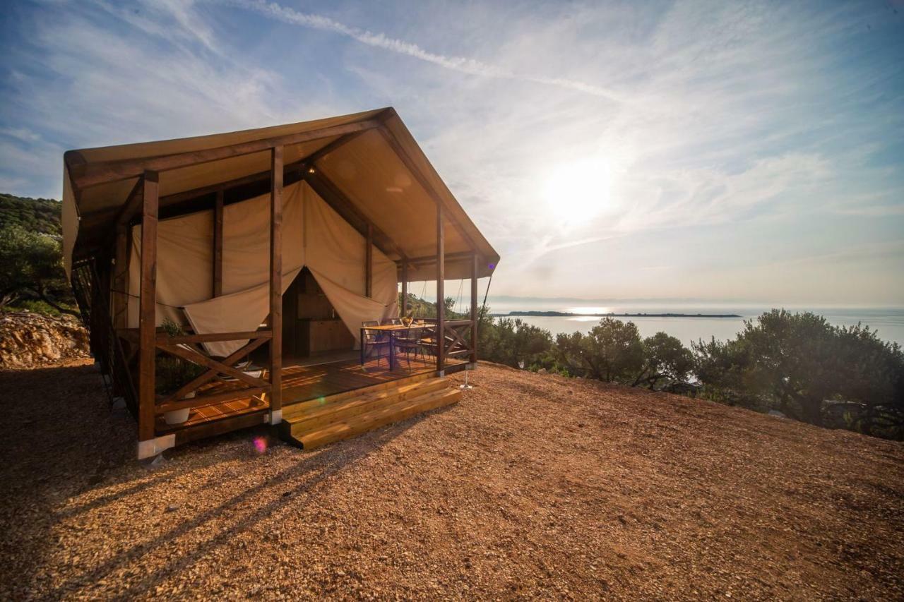 Glamping Tents And Mobile Homes Trasorka Veli Losinj Exterior photo
