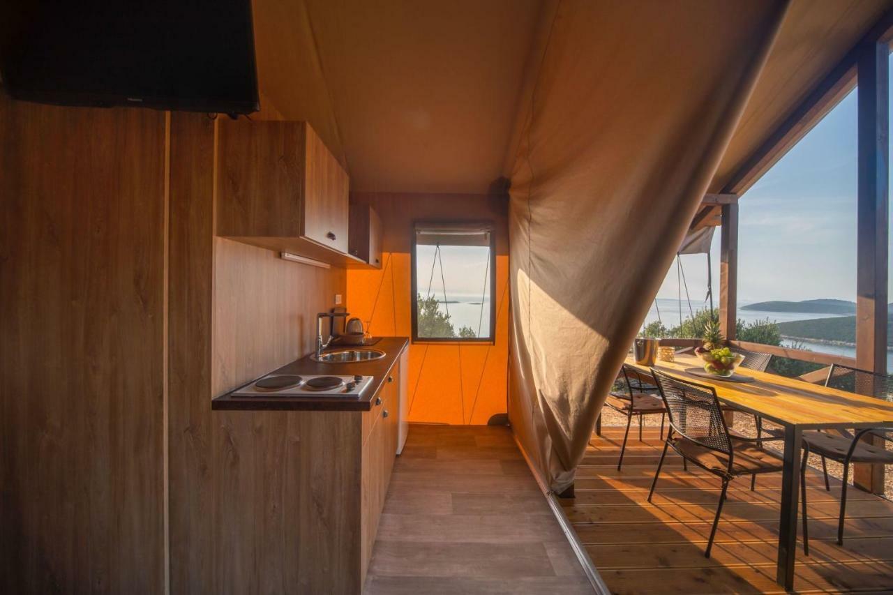 Glamping Tents And Mobile Homes Trasorka Veli Losinj Exterior photo