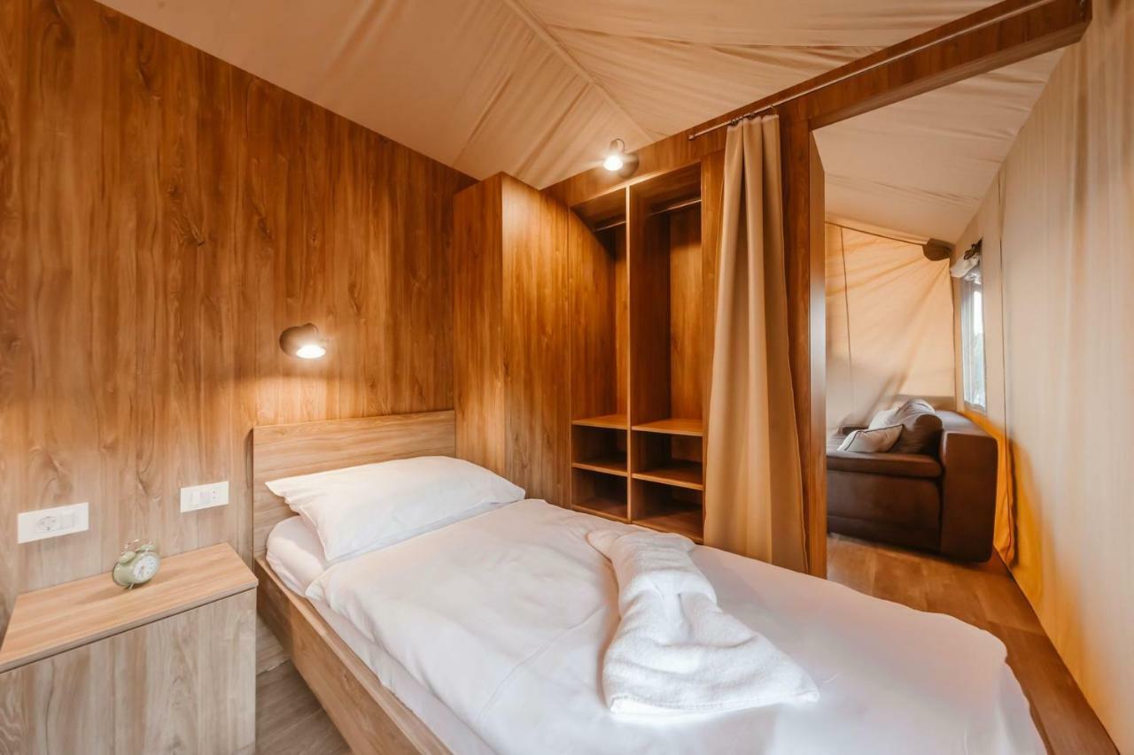 Glamping Tents And Mobile Homes Trasorka Veli Losinj Exterior photo